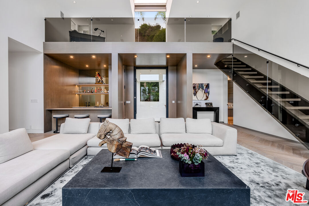 9405 Sierra Mar Pl