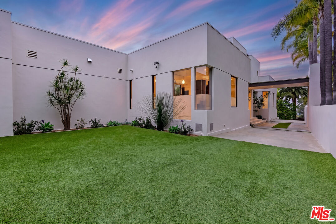 9405 Sierra Mar Pl
