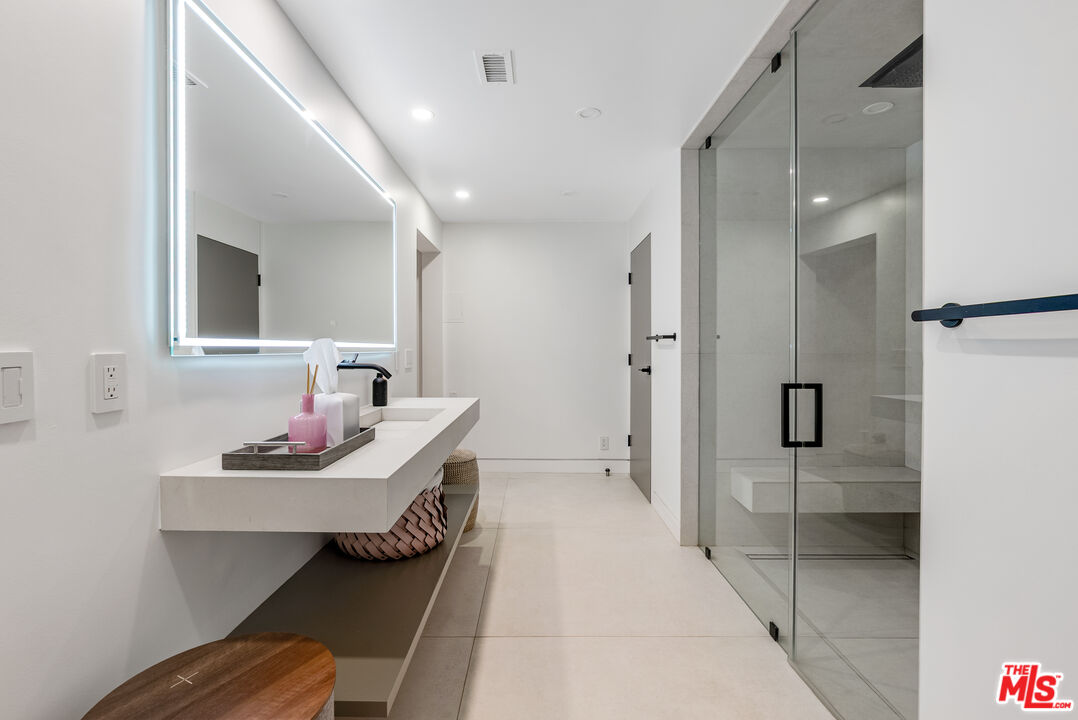 9405 Sierra Mar Pl