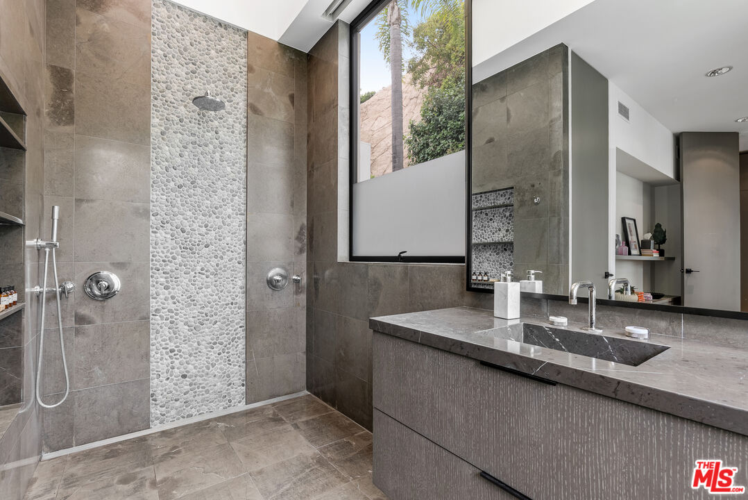 9405 Sierra Mar Pl