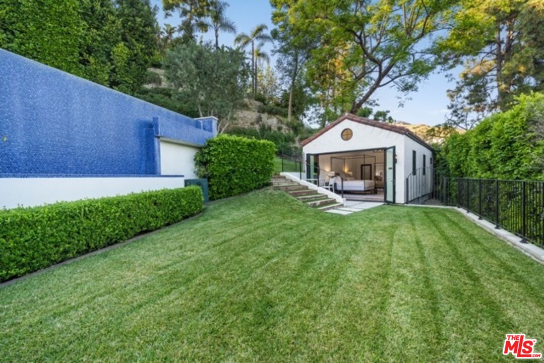 8159 Hollywood Blvd