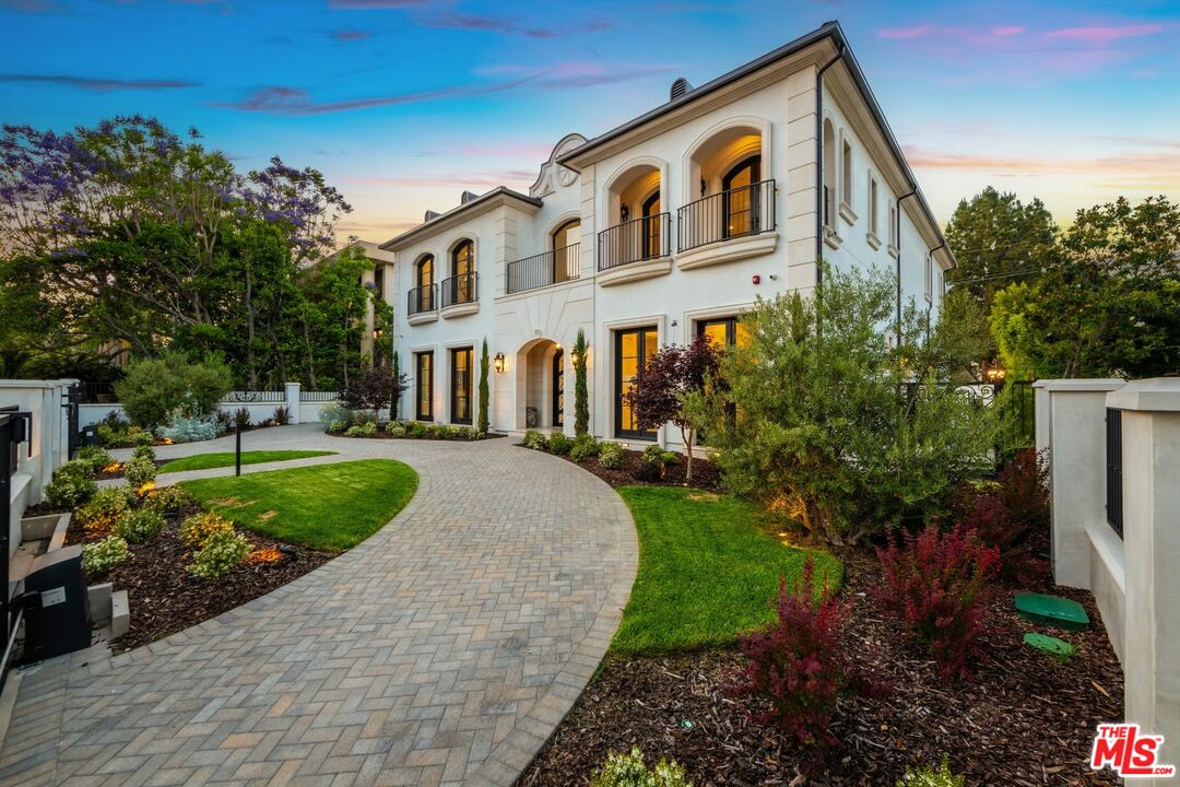 710 N Camden Dr