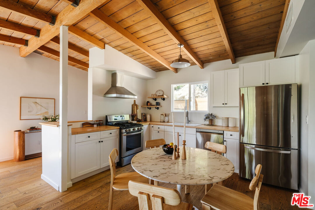 3958 Glenalbyn Dr
