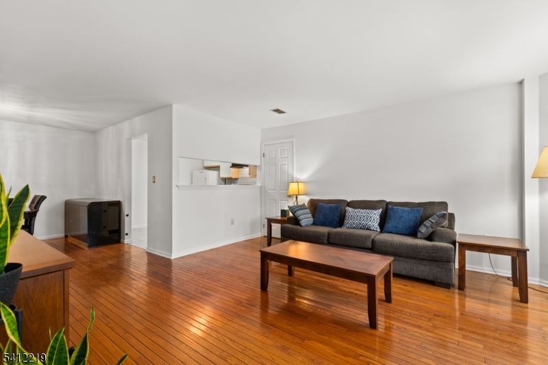 50 Pine St 9G
