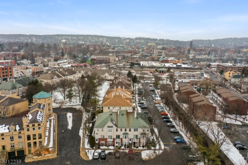 50 Pine St 9G