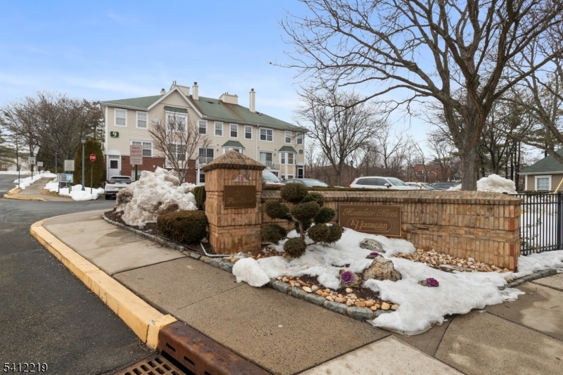50 Pine St 9G