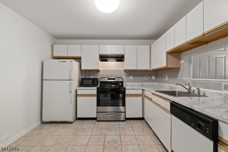 50 Pine St 9G