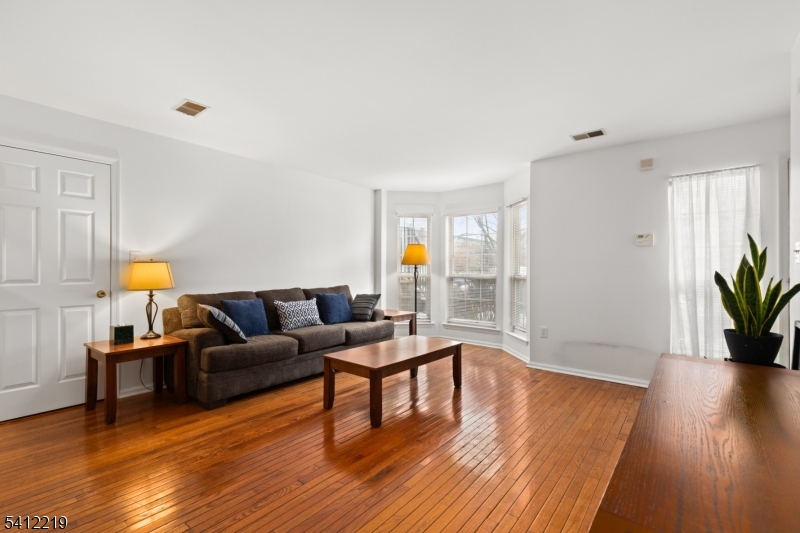 50 Pine St 9G