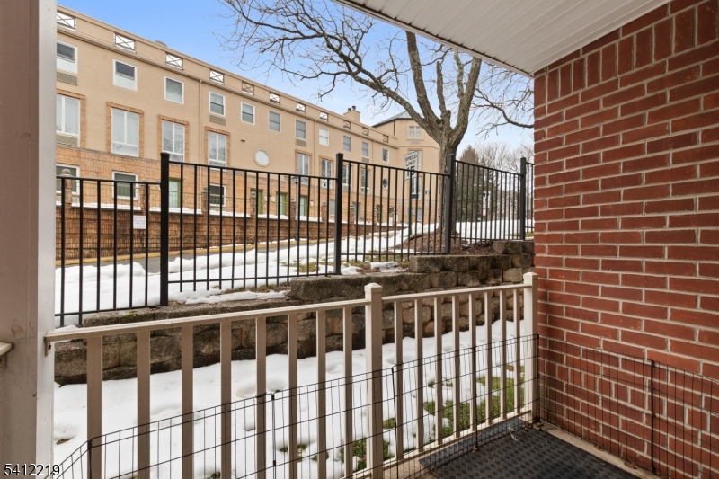 50 Pine St 9G
