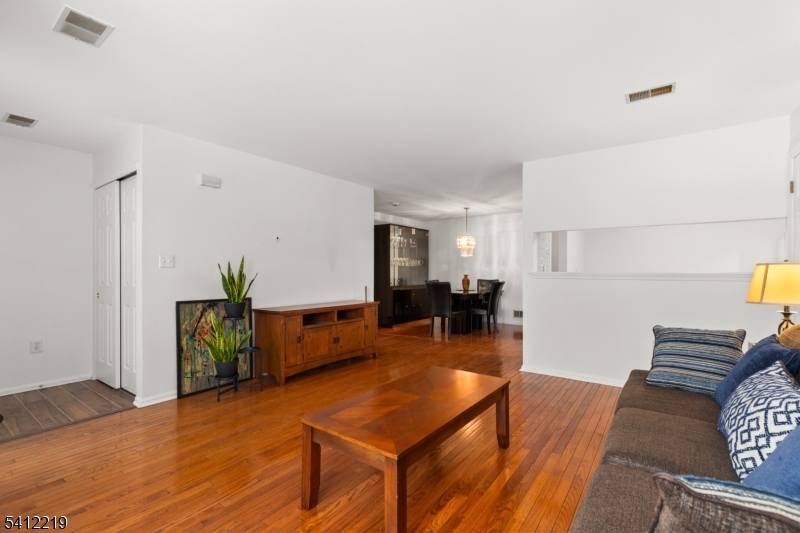 50 Pine St 9G
