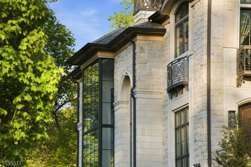 4 MASON HILL ROAD