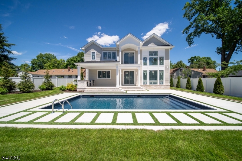 92 Oliver Rd