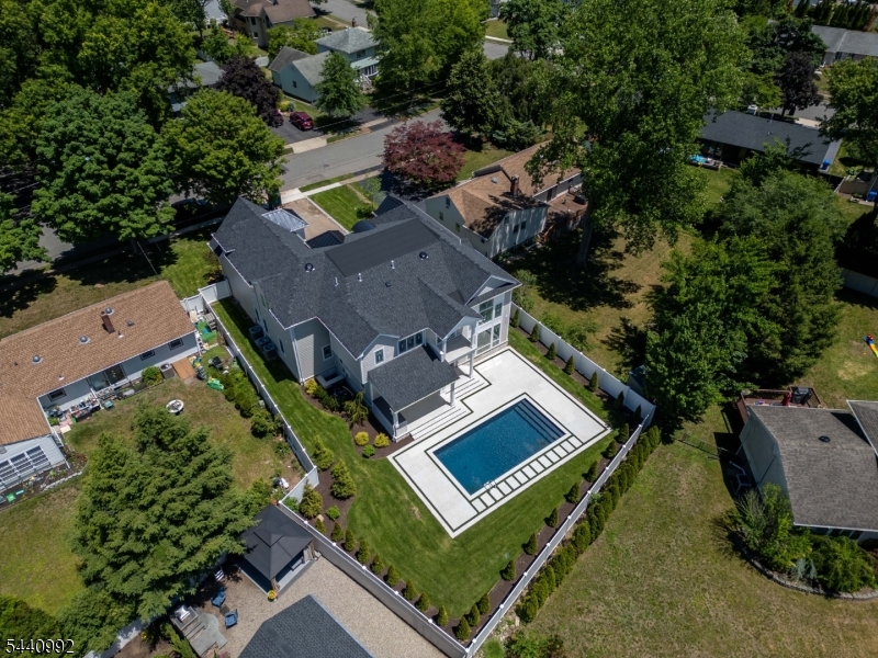 92 Oliver Rd