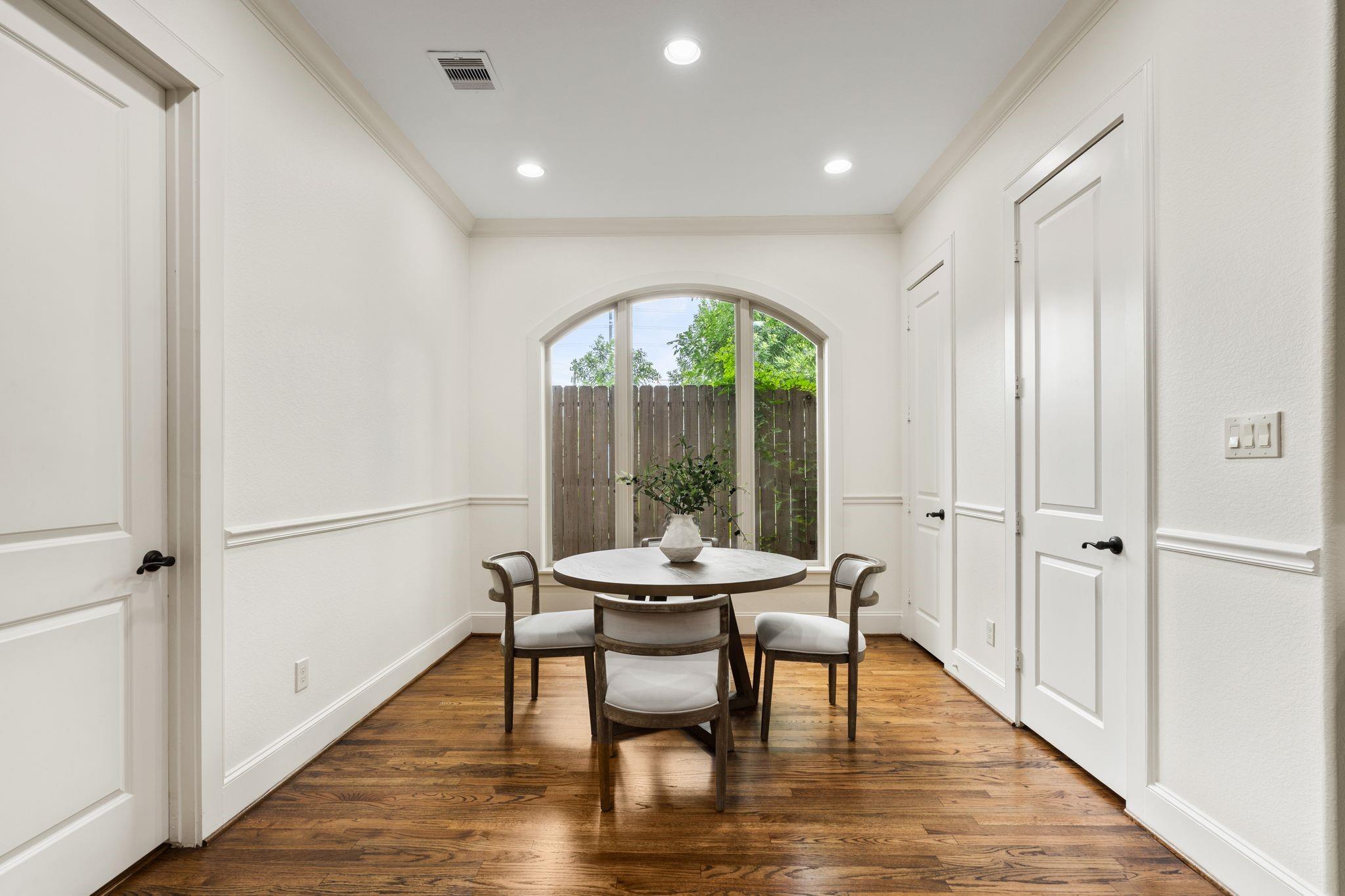 1418 Du Barry Lane