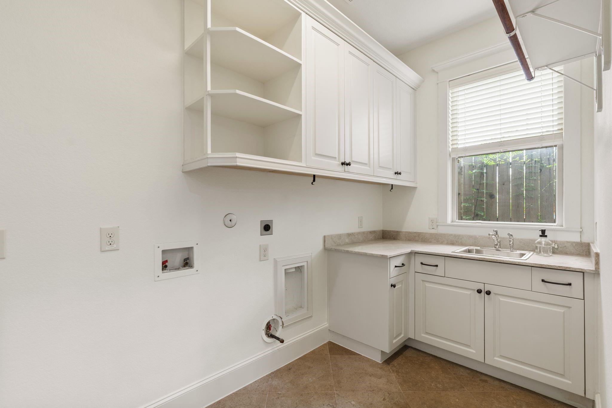 1418 Du Barry Lane
