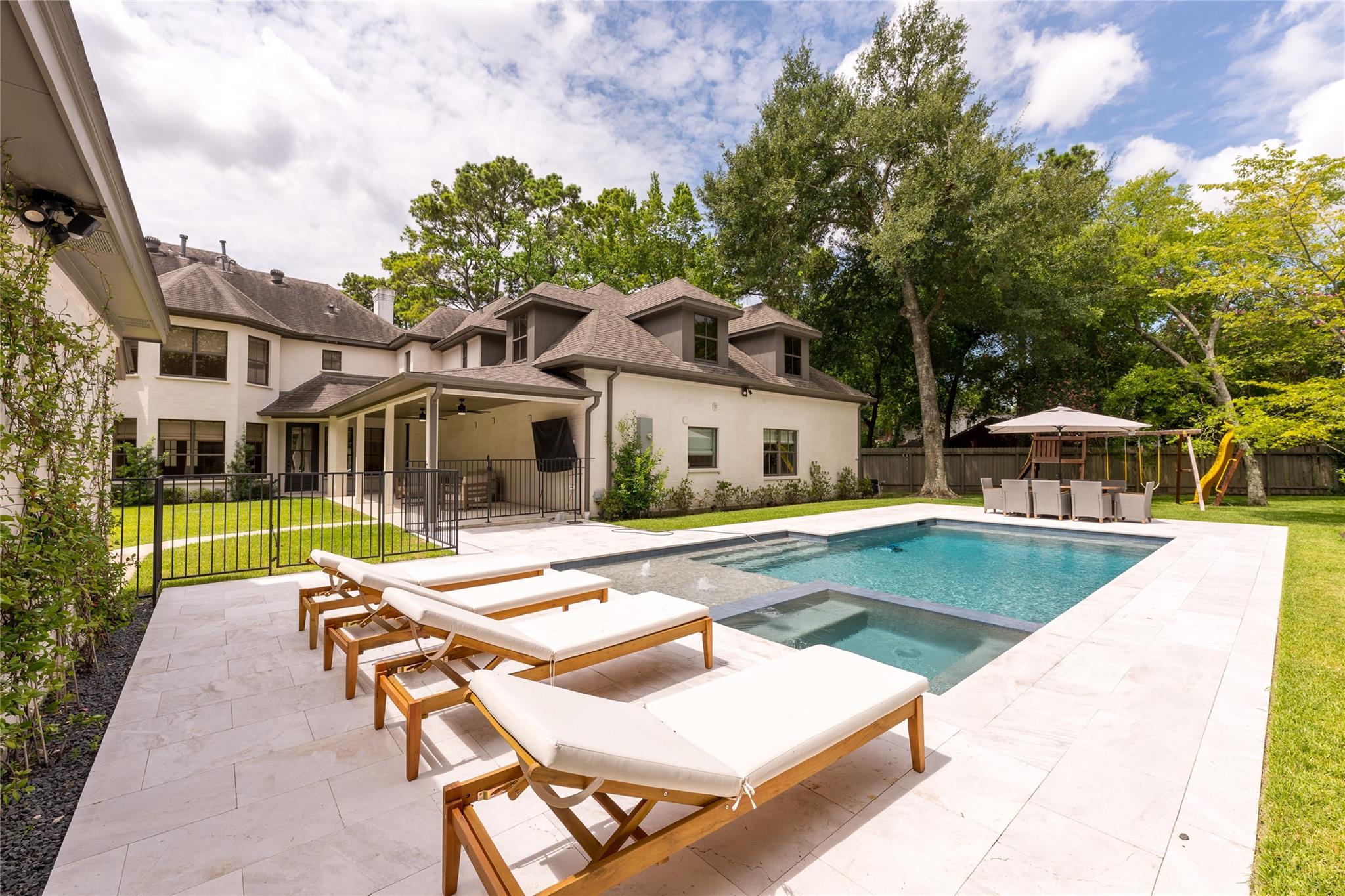 25 Woodsborough Circle