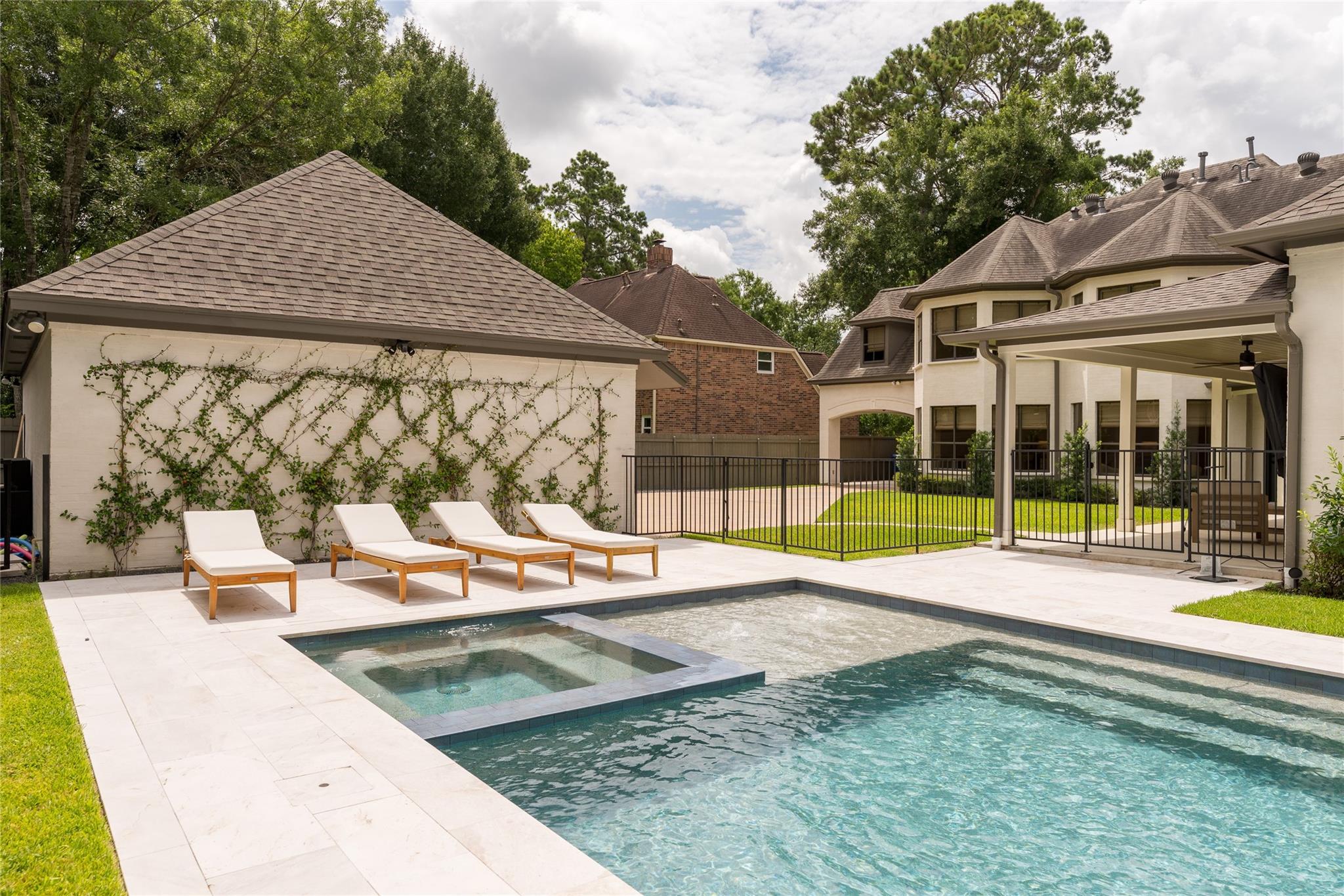 25 Woodsborough Circle
