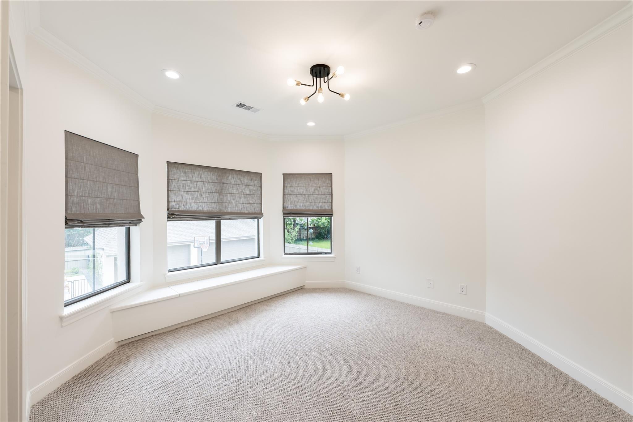 25 Woodsborough Circle
