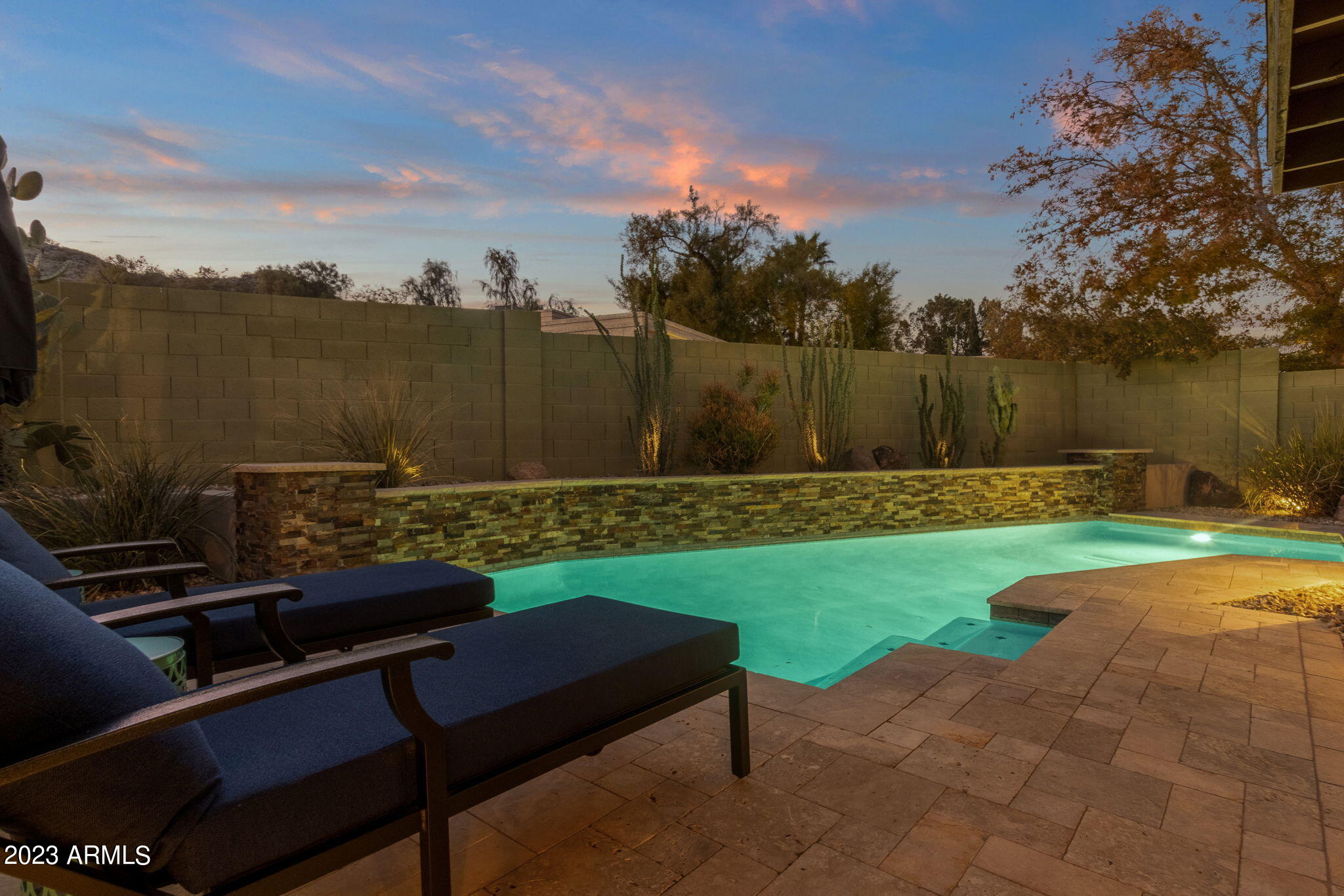 4611 E DESERT Drive
