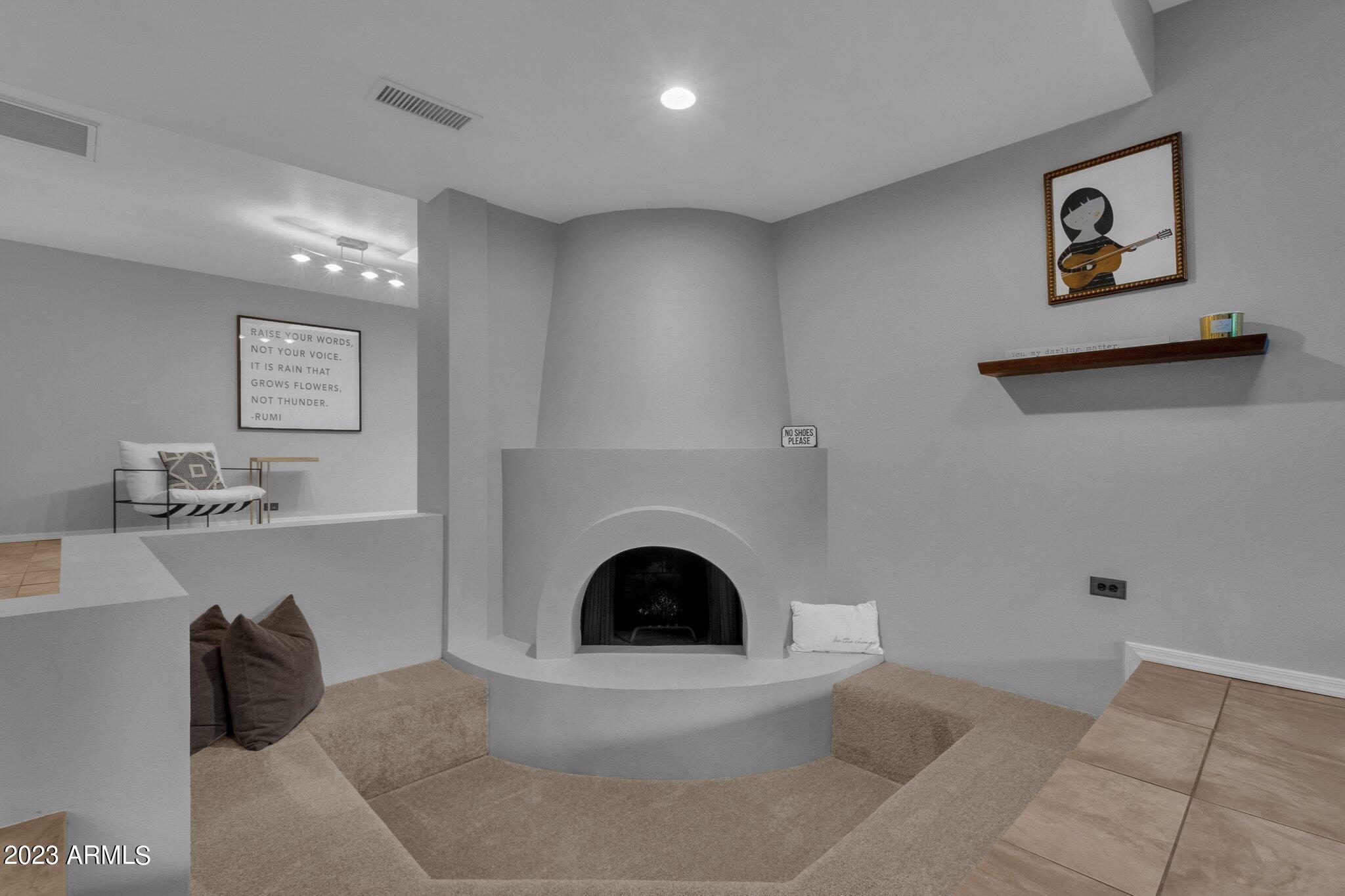 4611 E DESERT Drive