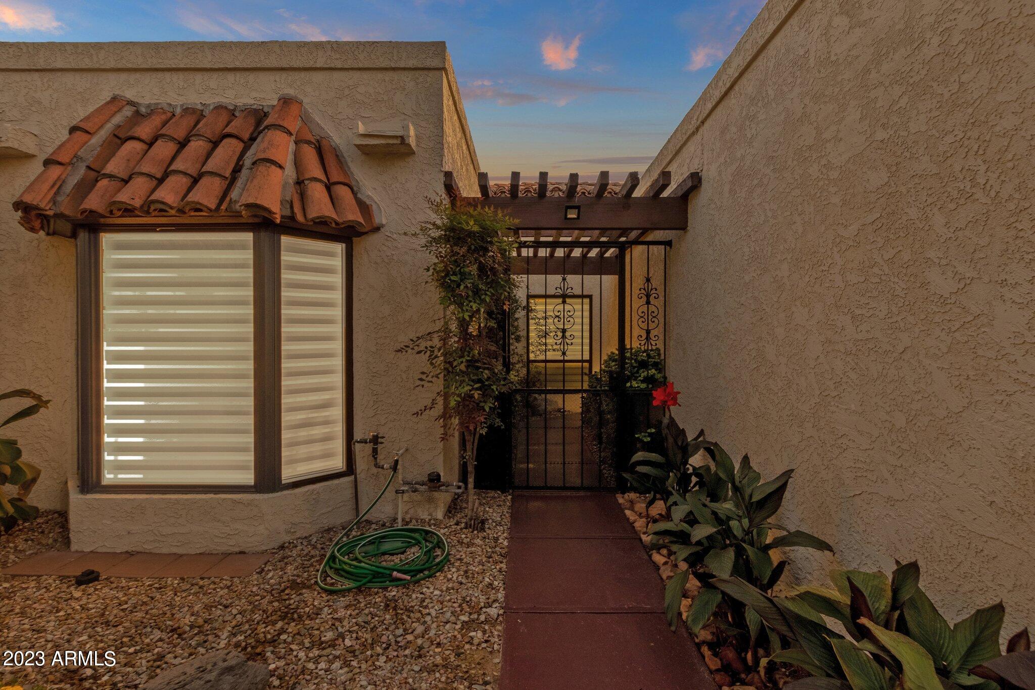 4611 E DESERT Drive