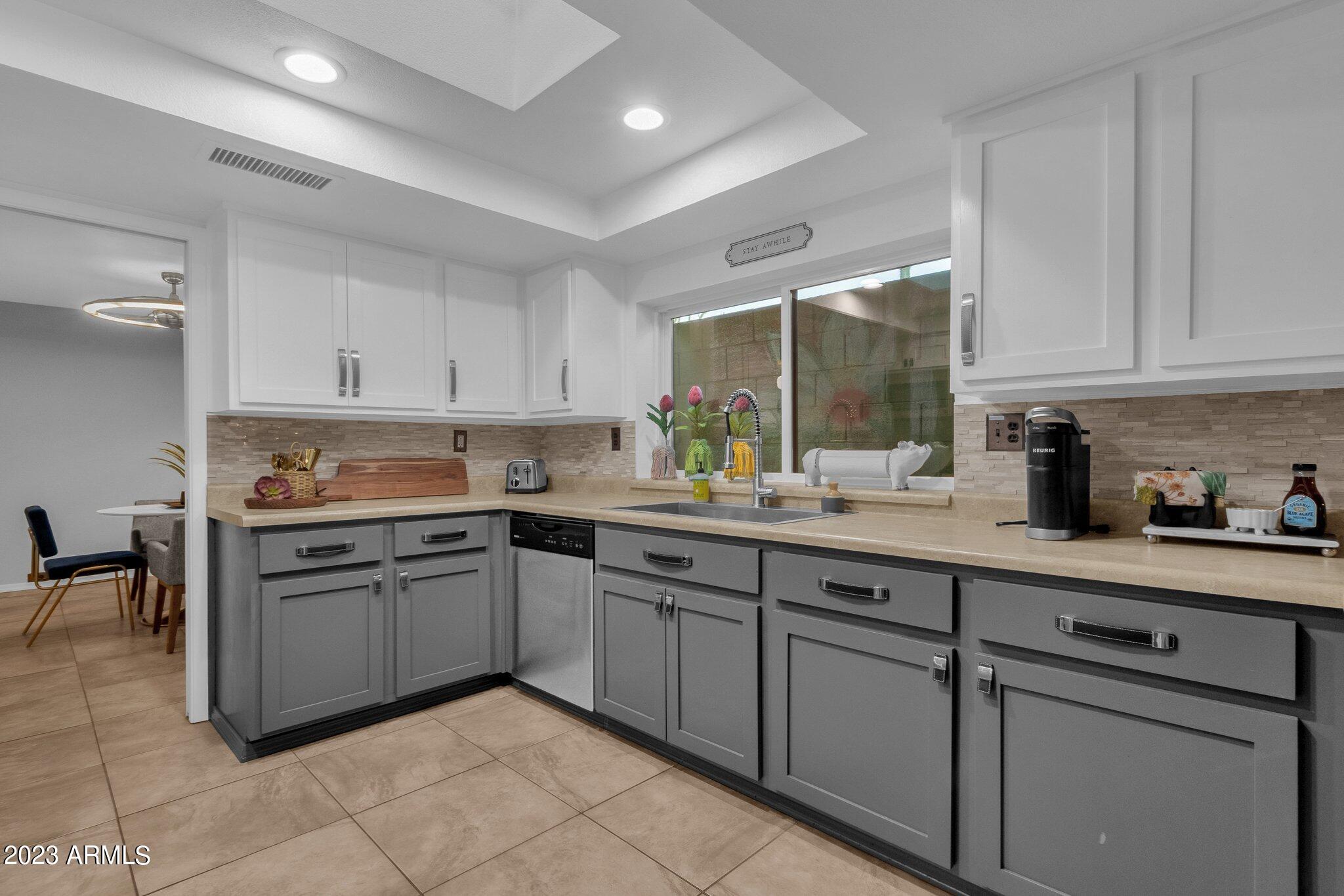4611 E DESERT Drive