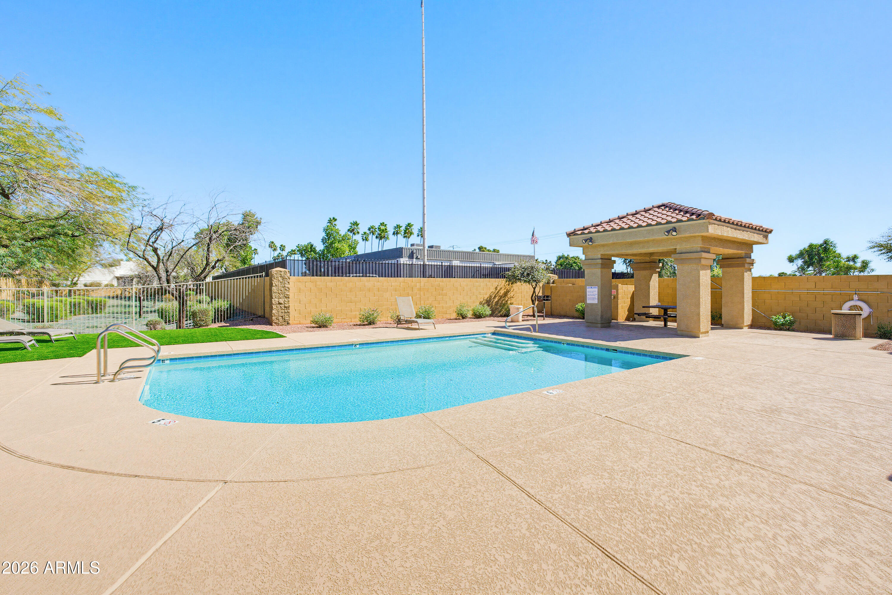 3250 W GREENWAY Road 162