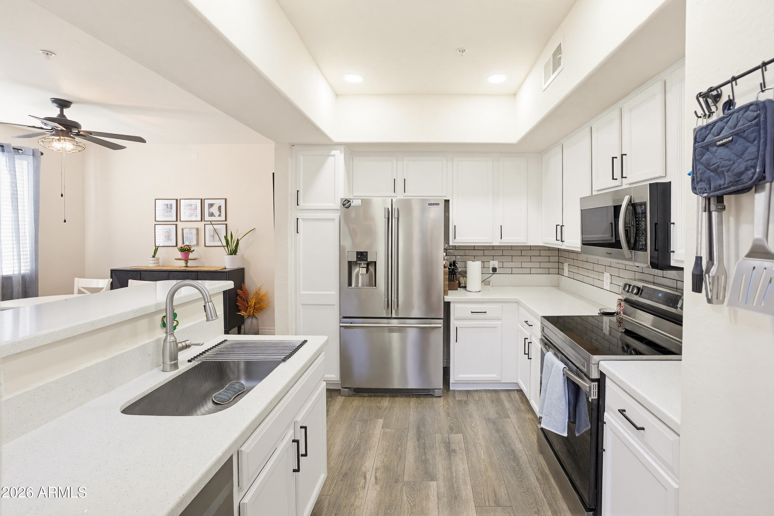 3250 W GREENWAY Road 162