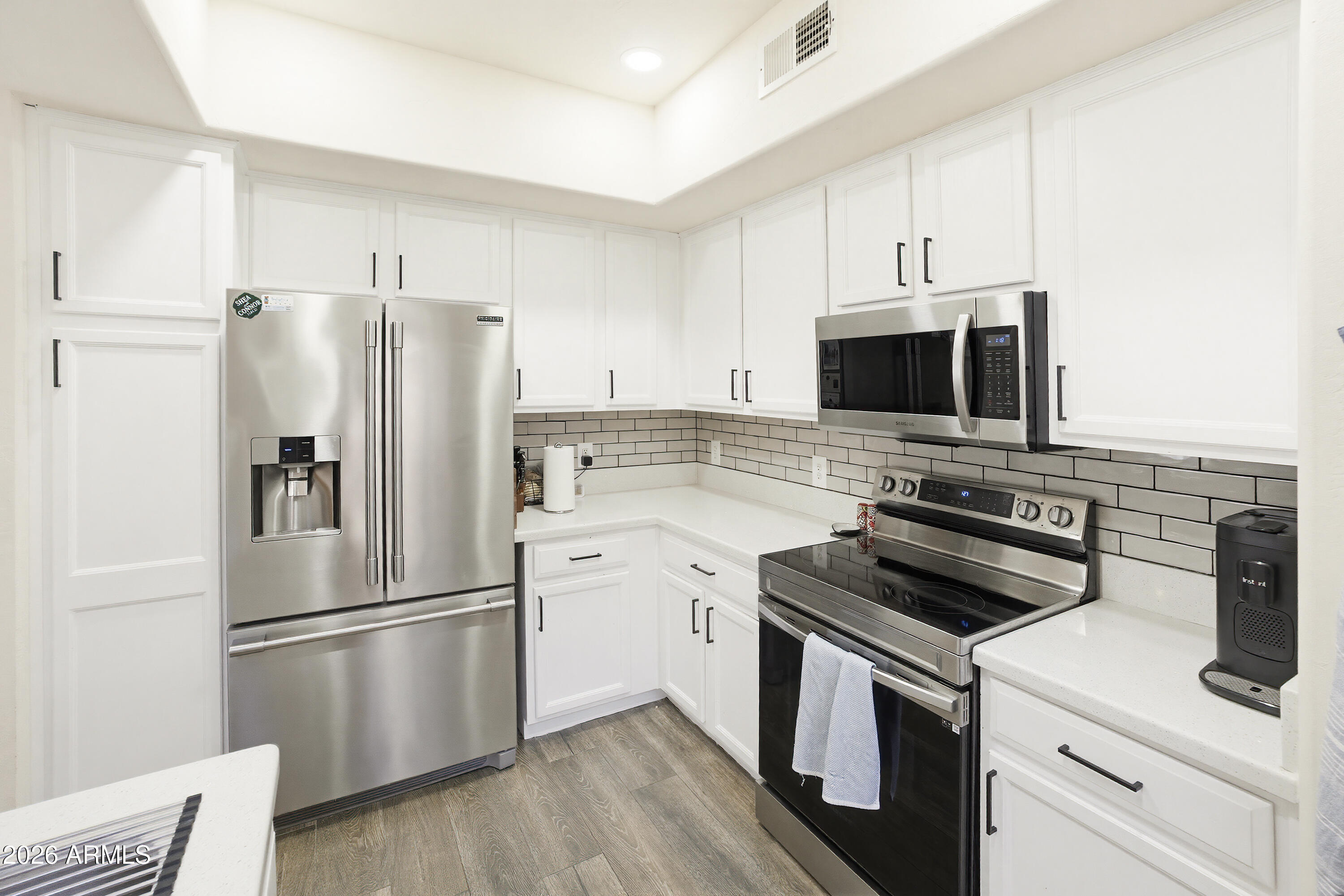 3250 W GREENWAY Road 162