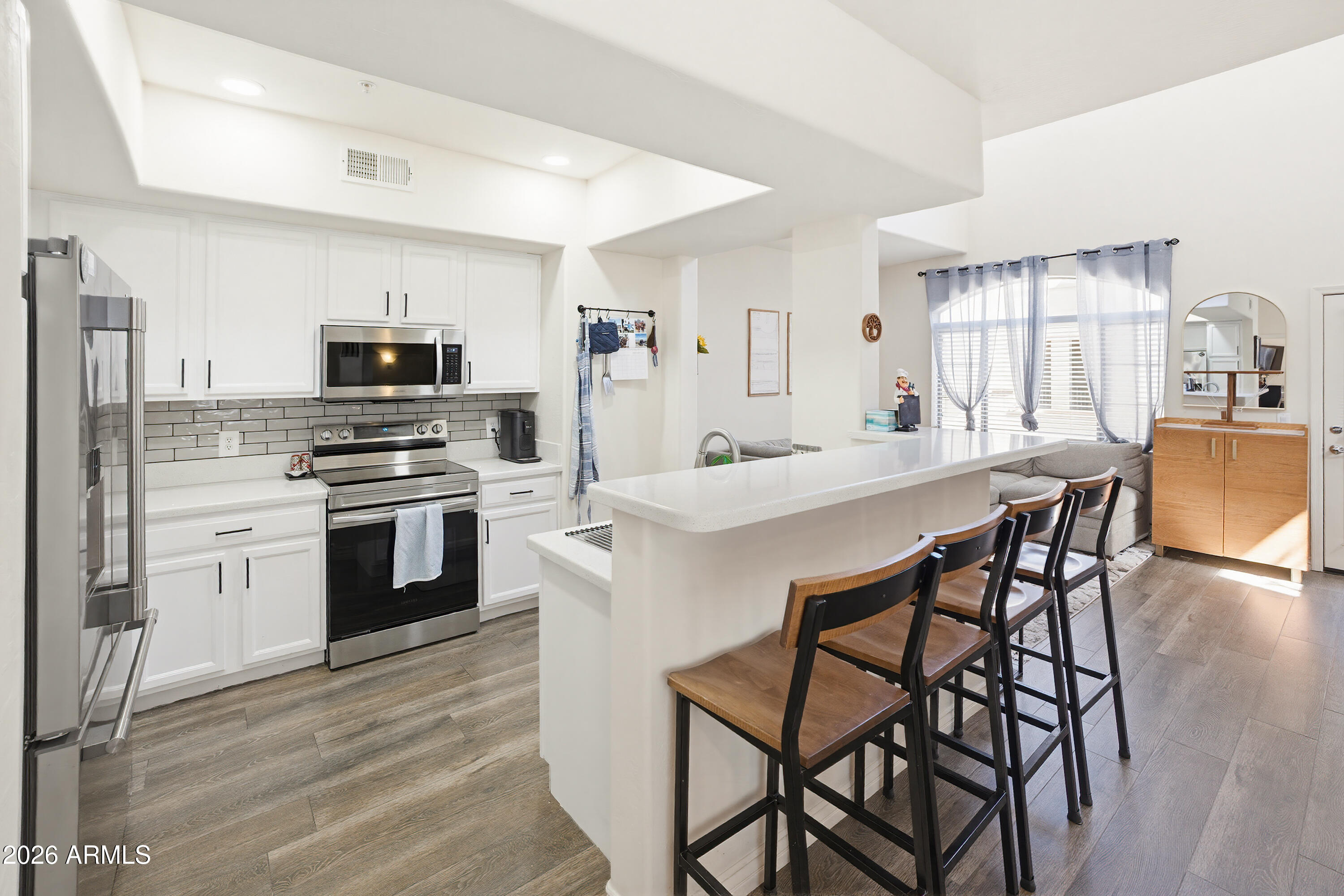 3250 W GREENWAY Road 162