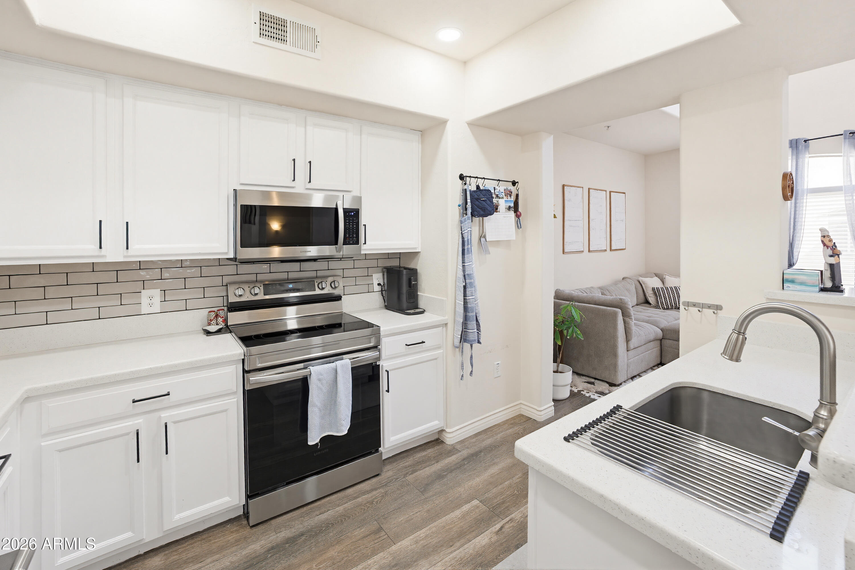 3250 W GREENWAY Road 162