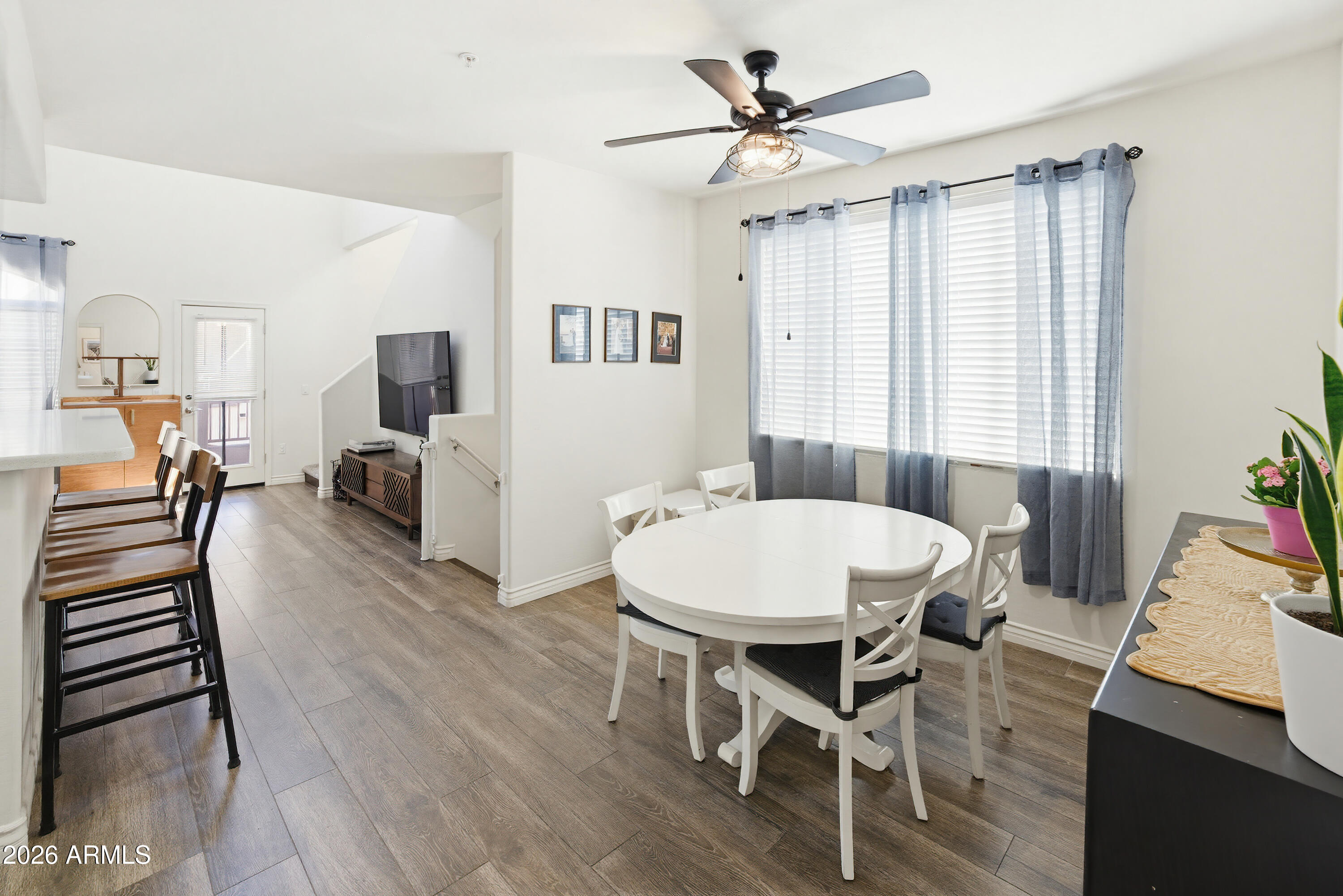 3250 W GREENWAY Road 162
