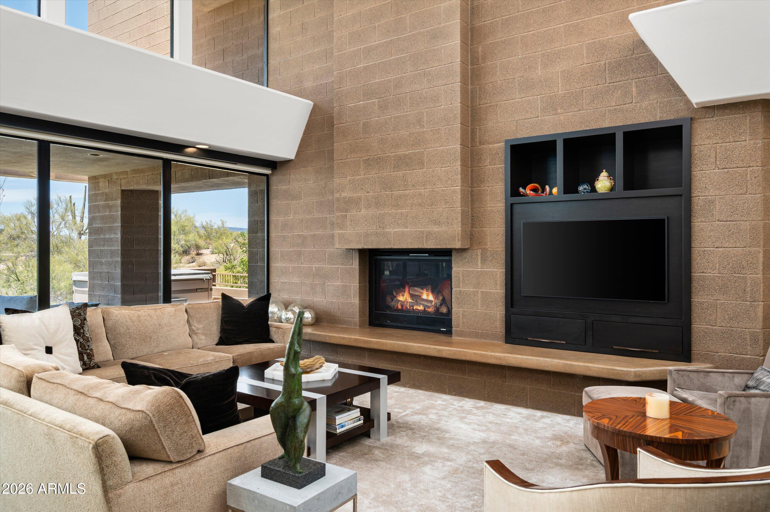 9216 E SKY LINE Drive
