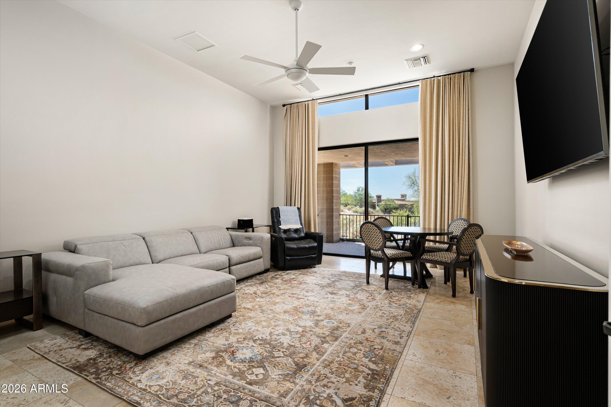 9216 E SKY LINE Drive