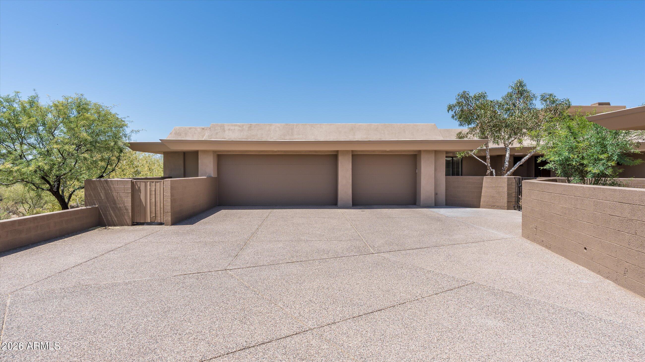 9216 E SKY LINE Drive