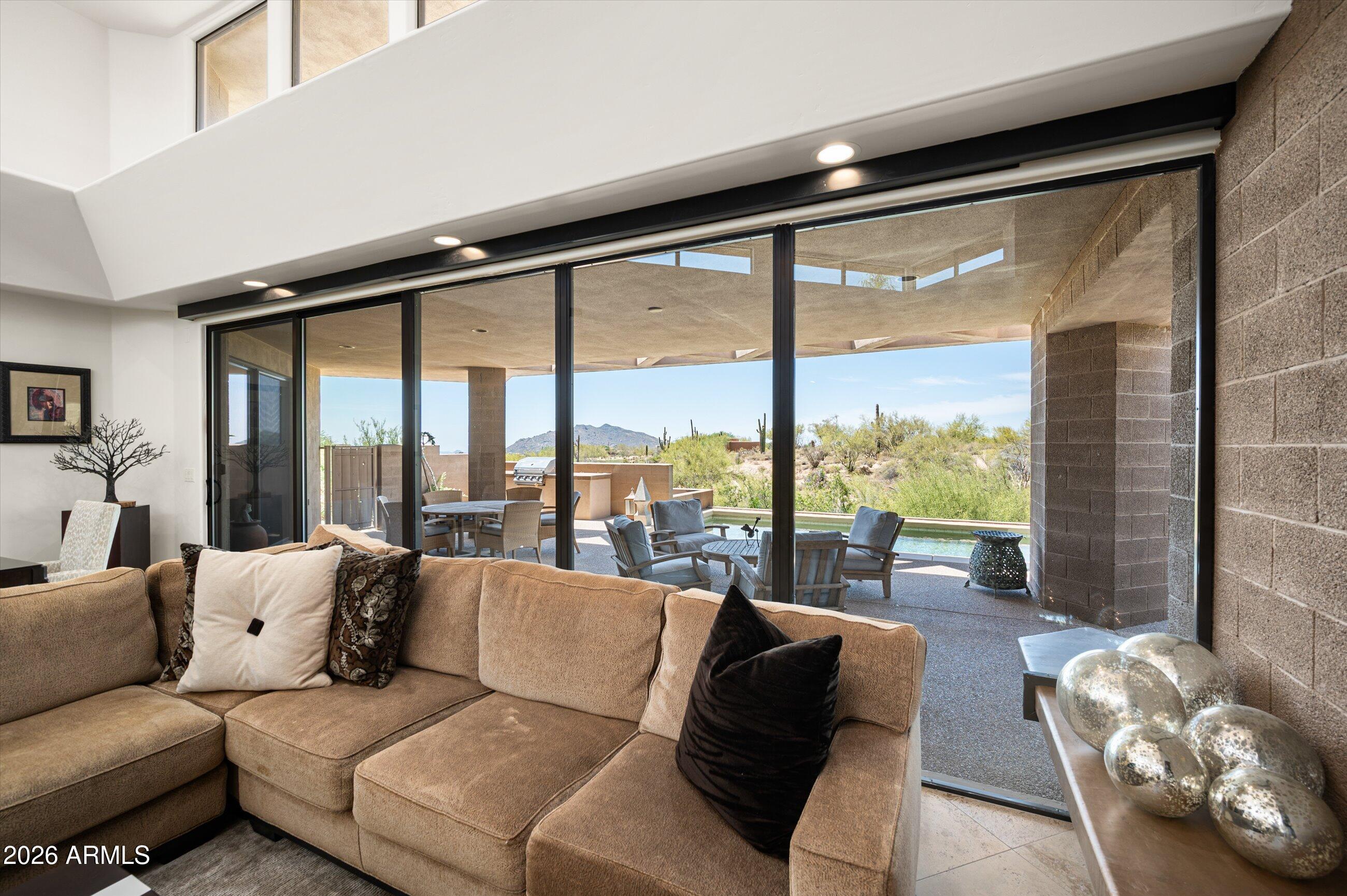 9216 E SKY LINE Drive