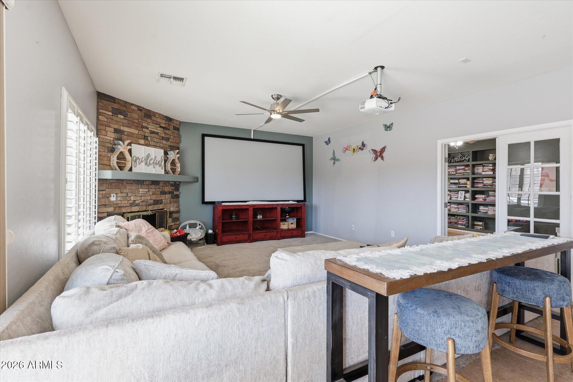 2130 N CYPRESS POINT Way