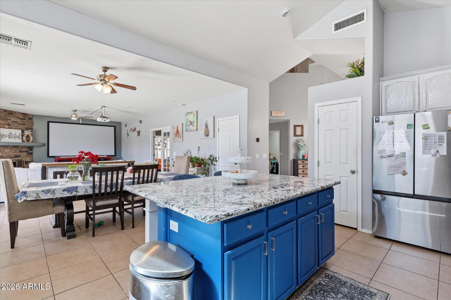 2130 N CYPRESS POINT Way