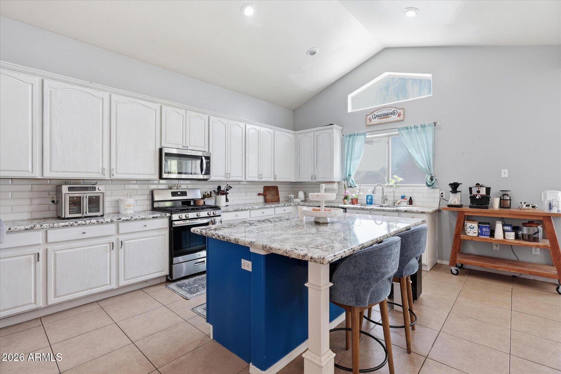 2130 N CYPRESS POINT Way