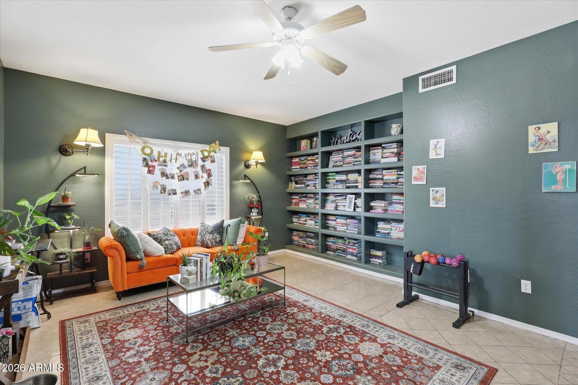2130 N CYPRESS POINT Way