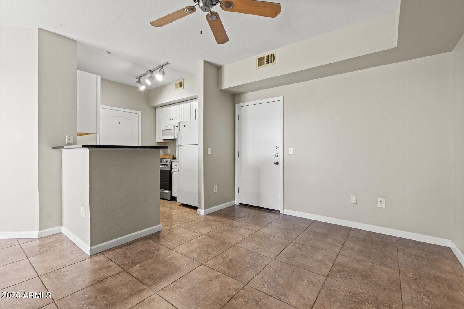 1701 E COLTER Street 147