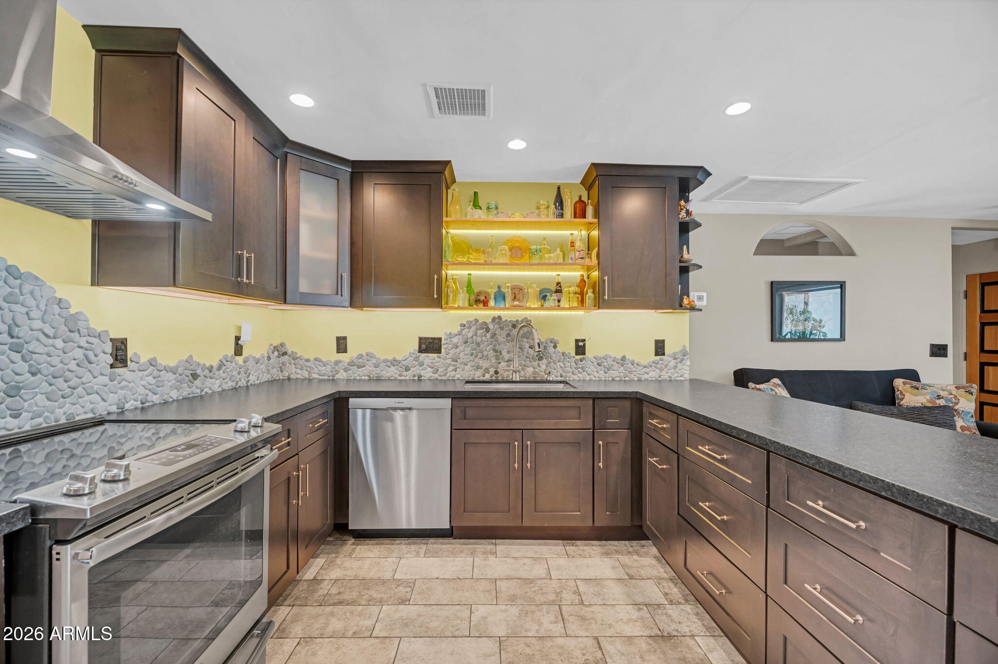 2621 E SOUTH MOUNTAIN Avenue