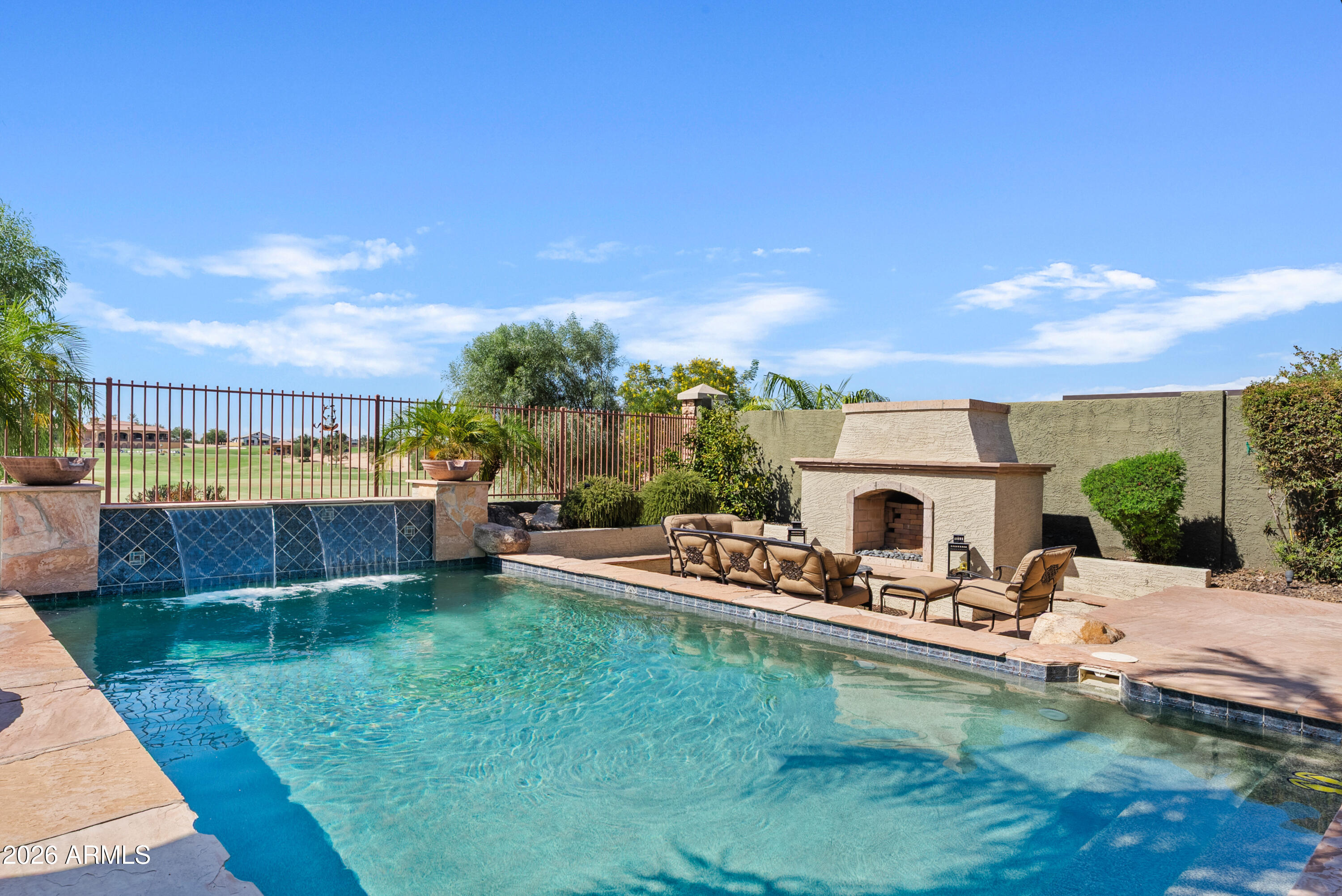 4064 E CLUBVIEW Drive