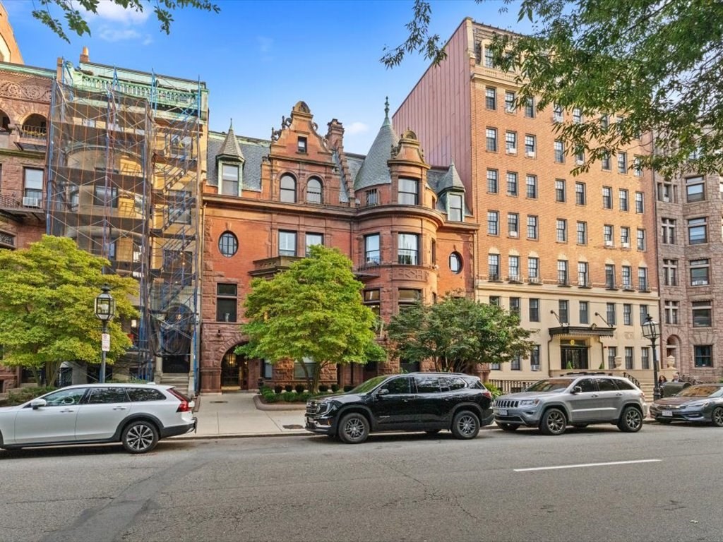 176 Commonwealth