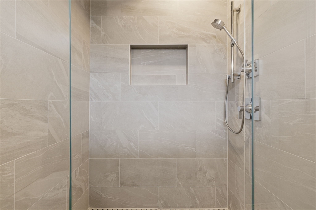 33 Chestnut St # 2