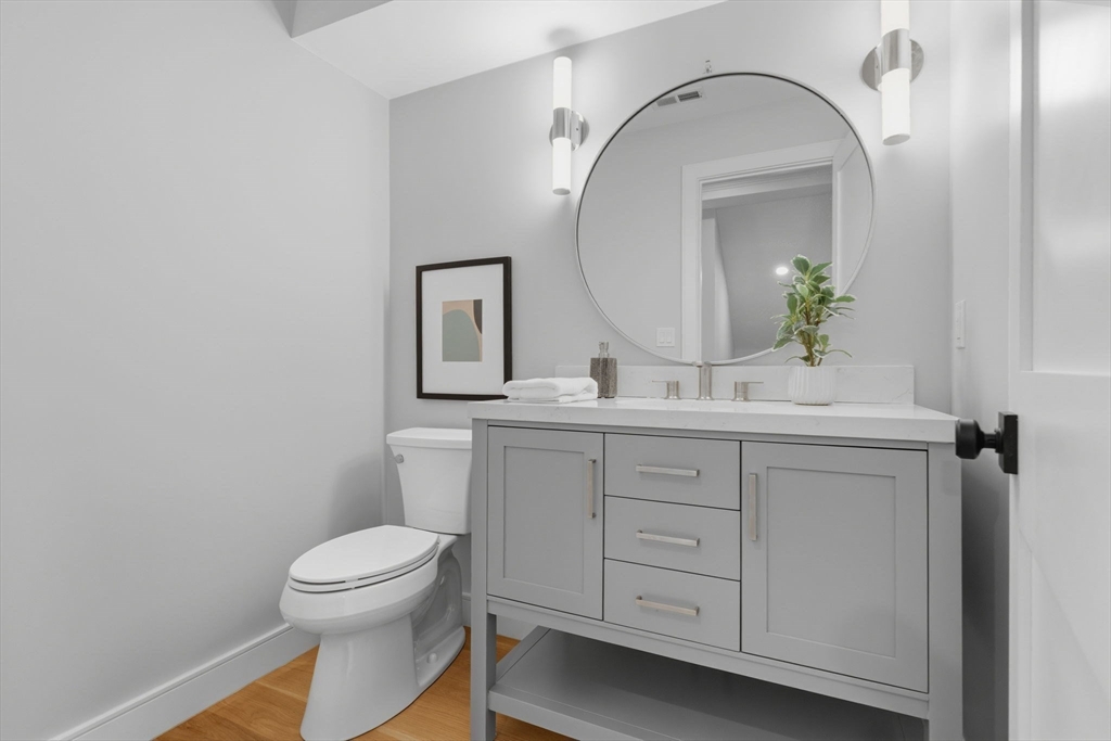 33 Chestnut St # 2