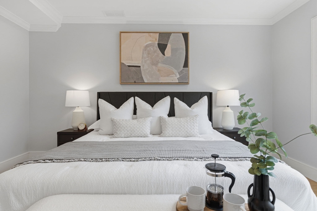 33 Chestnut St # 2