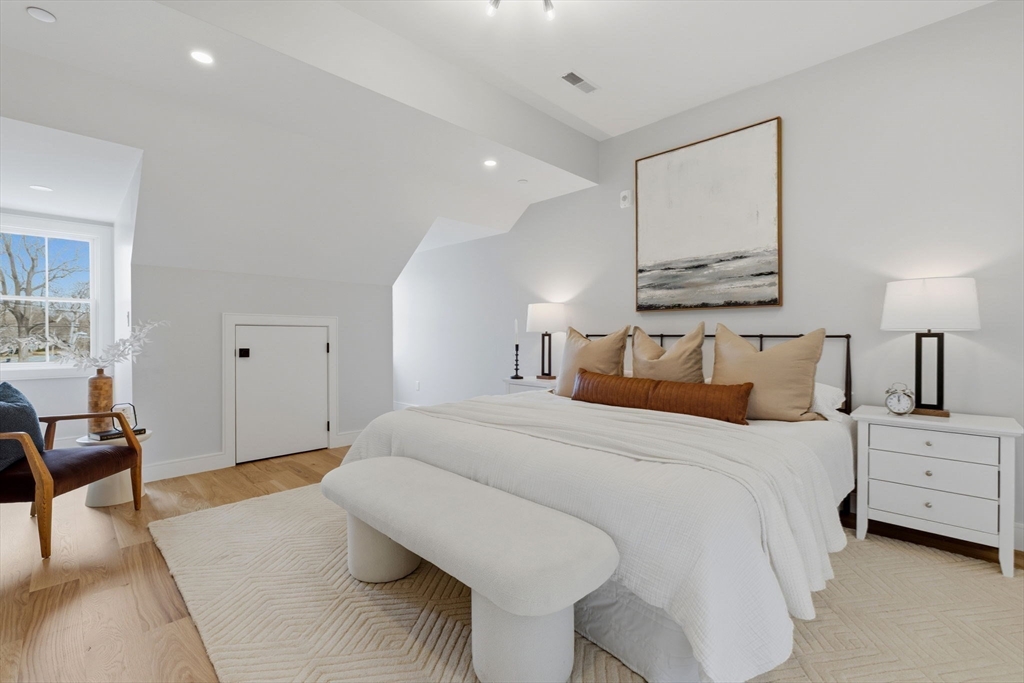 33 Chestnut St # 2