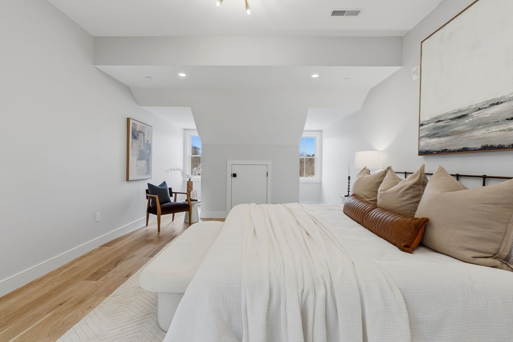 33 Chestnut St # 2