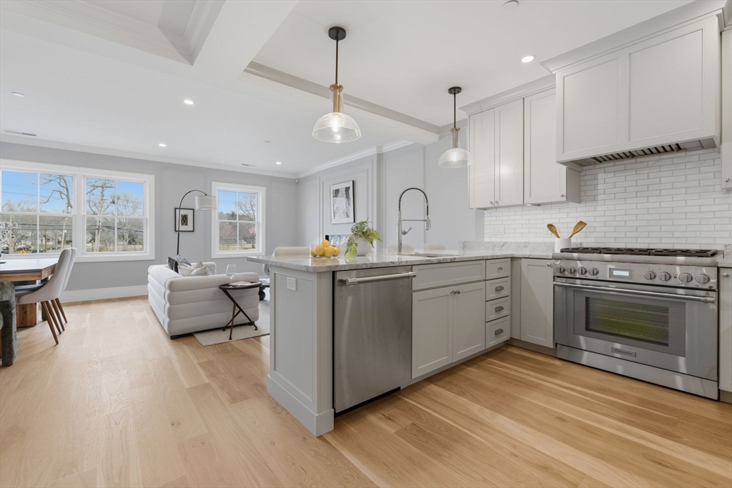 33 Chestnut St # 2